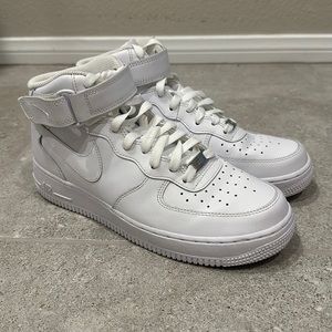 White Nike Air Force 1 - Hightop
